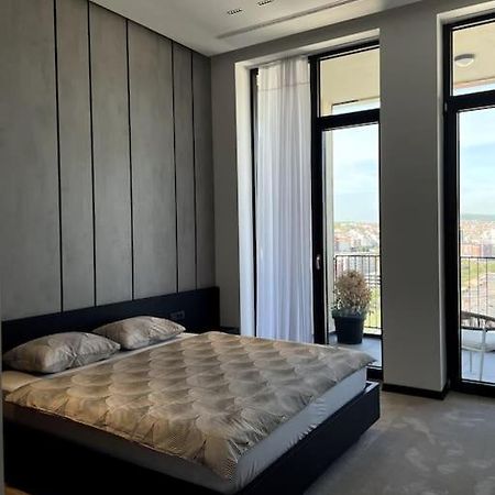 Luxury Penthouse Prishtina Apartment พริสตีนา ภายนอก รูปภาพ