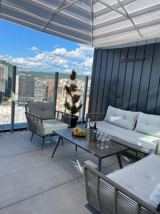 Luxury Penthouse Prishtina Apartment พริสตีนา ภายนอก รูปภาพ