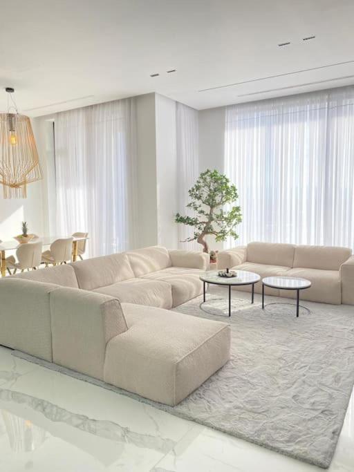 Luxury Penthouse Prishtina Apartment พริสตีนา ภายนอก รูปภาพ