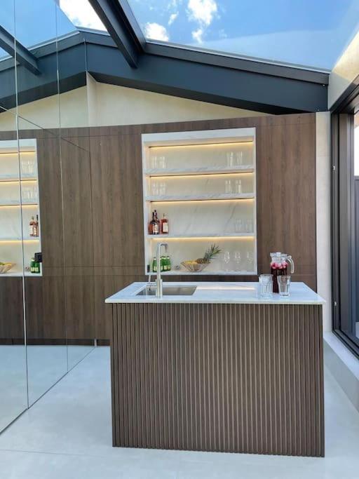 Luxury Penthouse Prishtina Apartment พริสตีนา ภายนอก รูปภาพ