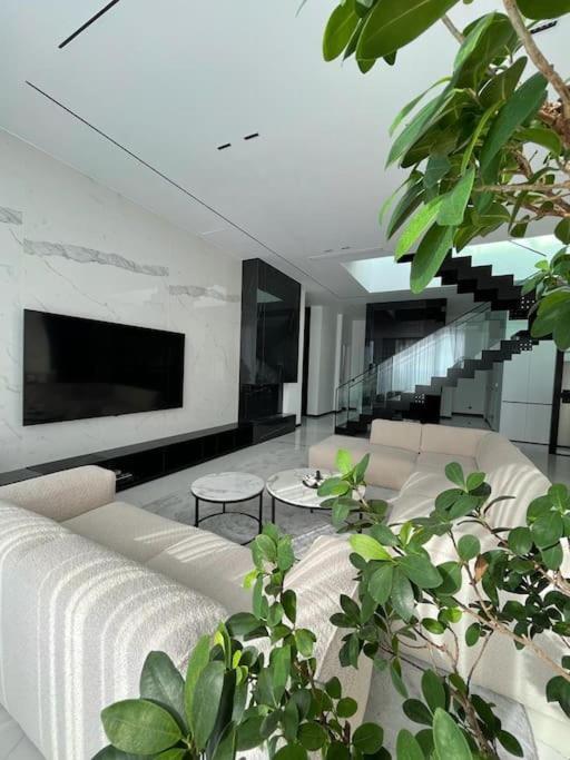Luxury Penthouse Prishtina Apartment พริสตีนา ภายนอก รูปภาพ