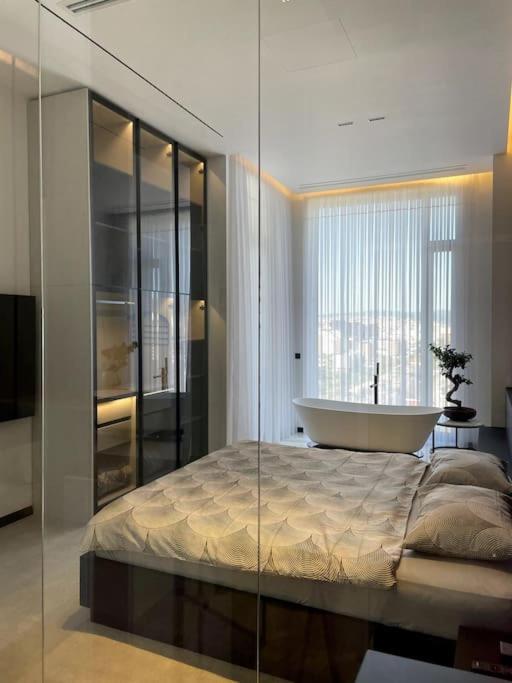 Luxury Penthouse Prishtina Apartment พริสตีนา ภายนอก รูปภาพ