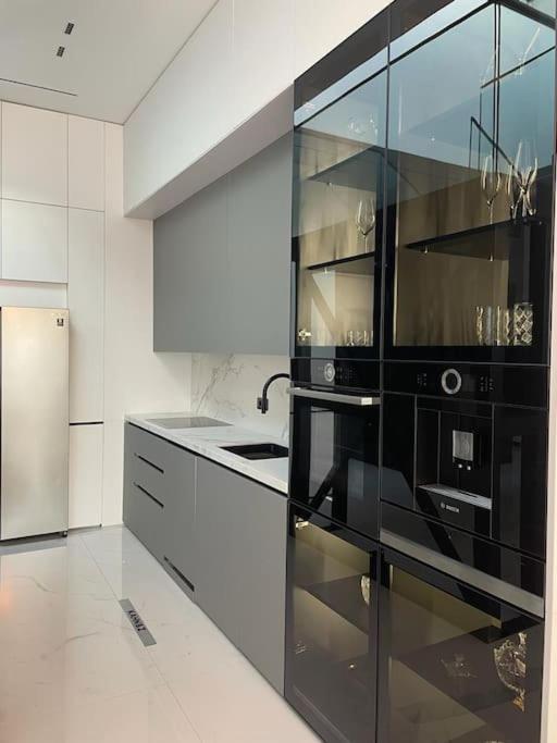 Luxury Penthouse Prishtina Apartment พริสตีนา ภายนอก รูปภาพ