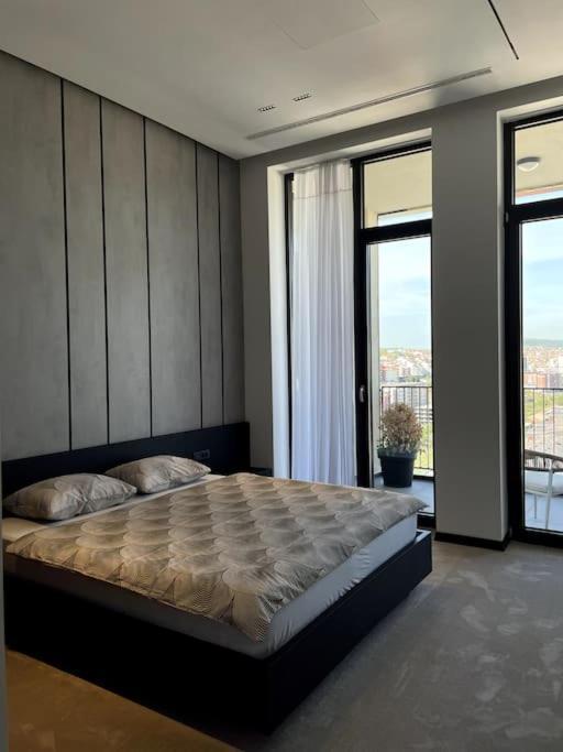Luxury Penthouse Prishtina Apartment พริสตีนา ภายนอก รูปภาพ