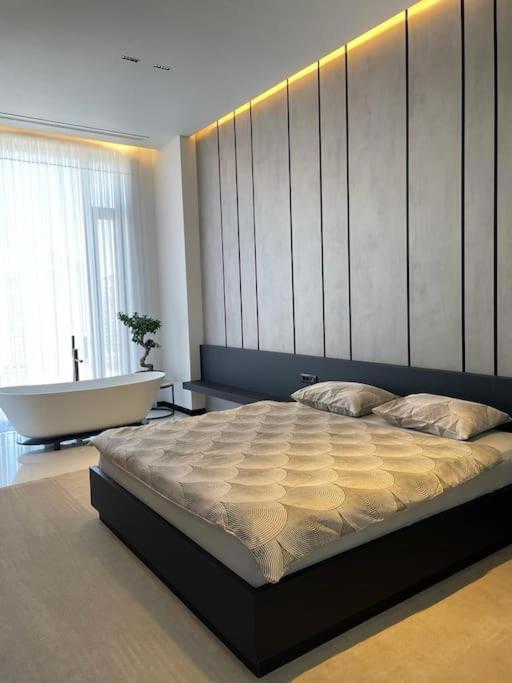 Luxury Penthouse Prishtina Apartment พริสตีนา ภายนอก รูปภาพ