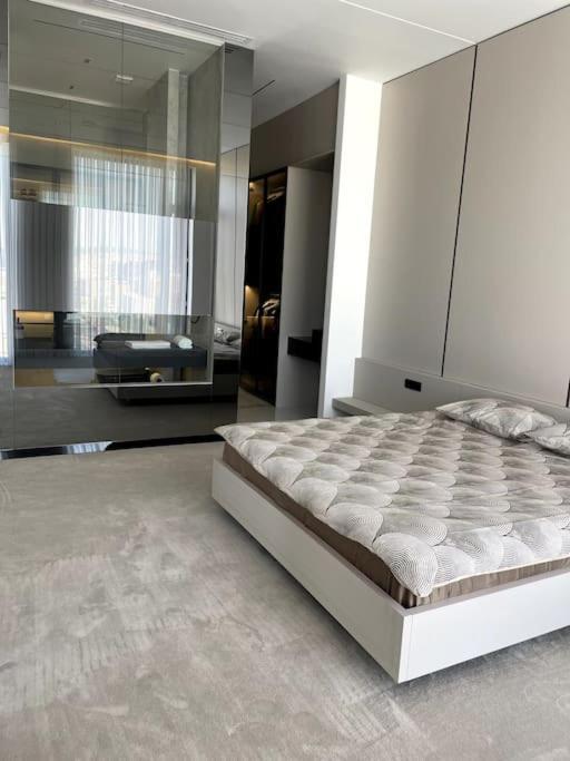 Luxury Penthouse Prishtina Apartment พริสตีนา ภายนอก รูปภาพ